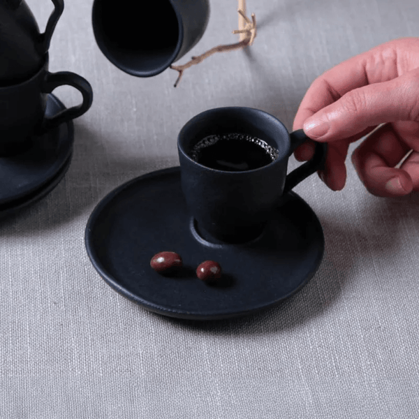 Jogo 6 Xícaras de Café com Pires Bio Preto Matte Descentralizado